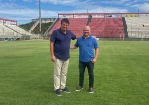 Renato Paiva recebe Adilson Batista em visita técnica à Arena do Jacaré para avaliação de gramado e vestiários